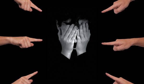 «Τύλιξαν την πετονιά στον λαιμό μου και γελούσαν» – Συγκλονίζει ο 15χρονος από το Αρσάκειο