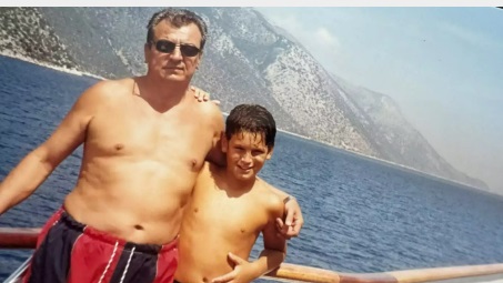 Δημήτρης Φιντιρίκος: Σπάνιες φωτογραφίες από την παιδική του ηλικία