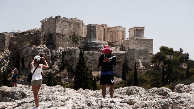 Καύσωνας «Κλέων»: Ξεκινά η θερμική εισβολή με ακραίες θερμοκρασίες – Πού και πότε θα δούμε 45αρια