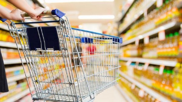 Σούπερ μάρκετ: Οι καταναλωτές προσαρμόζουν τις ανάγκες τους στις συνθήκες της ακρίβειας