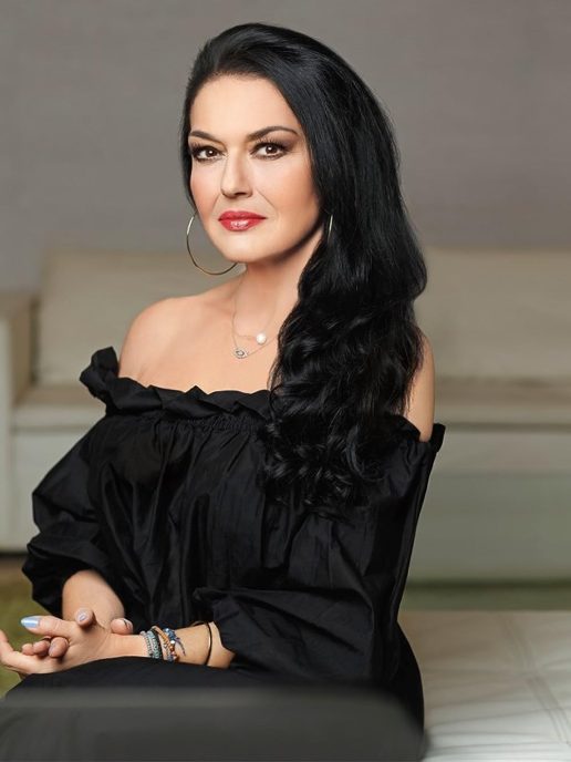 Ελένη Φιλίνη: Γιατί δεν αποκαλύπτει την ηλικία της;