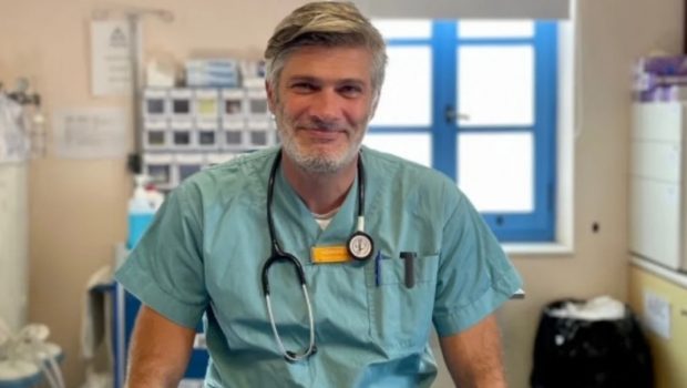 Σέριφος: Ο γιατρός Θανάσης Κοντάρης έκανε την πρώτη πετυχημένη θρομβόλυση στο περιφερειακό ιατρείο του νησιού