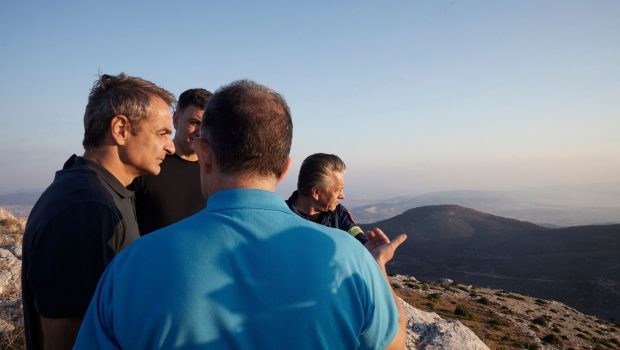 Μητσοτάκης στην Πάρνηθα: Νέες αντιπυρικές ζώνες και ενίσχυση των μέτρων προστασίας