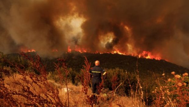 La lutte contre les incendies à Evros et Rodopi ne s’arrête pas – L’action nocturne des pompiers – ONLARISSA.GR Larisa News