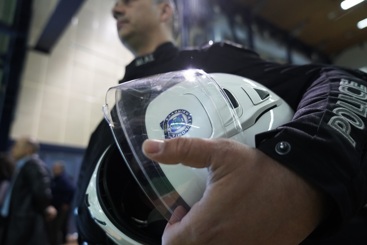 Ομόνοια: Οδηγός ταξί καταγγέλλει αστυνομική βία μέσα σε αστυνομικό τμήμα