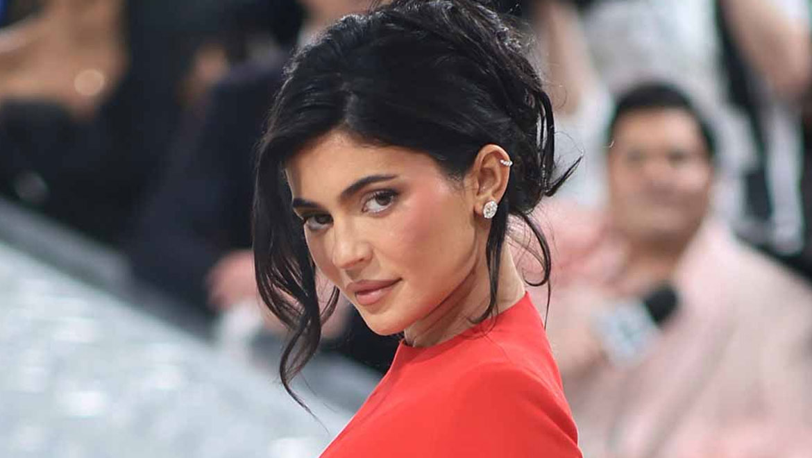 Kylie Jenner: Με εμφάνιση αλά…Marilyn Monroe στο Παρίσι