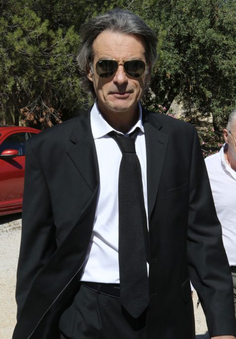 Νίκος Σταγόπουλος: Συγκινημένος ο πρώην σύντροφος της Μαίρης Χρονοπούλου στη κηδεία της
