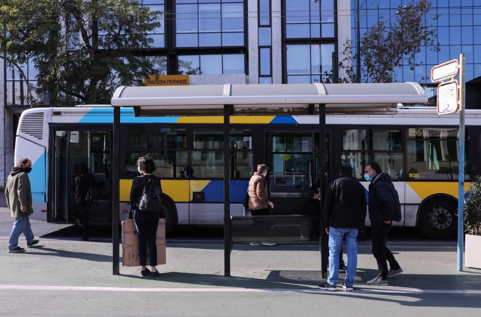 ΜΜΜ: Προ των πυλών η ανέπαφη επιβίβαση – Τέλος τα χάρτινα εισιτήρια