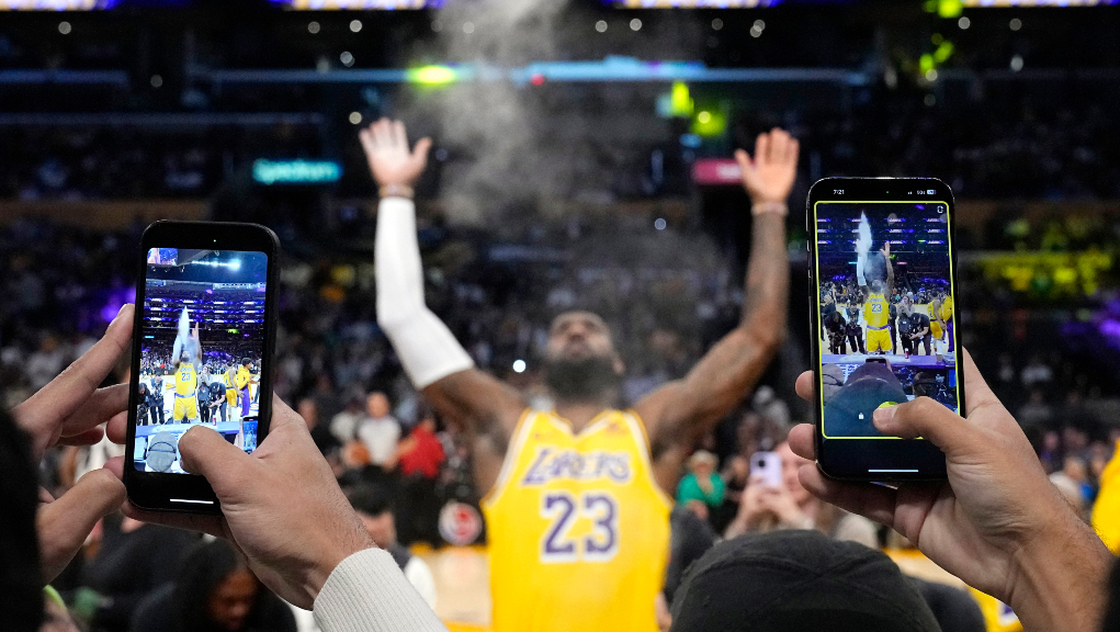 Πήραν το ντέρμπι του Λος Άντζελες οι Λέικερς