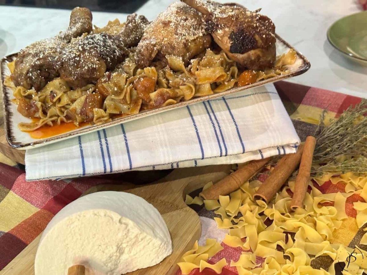 κοτοπουλο κοκκινιστο με χυλοπιτεσ