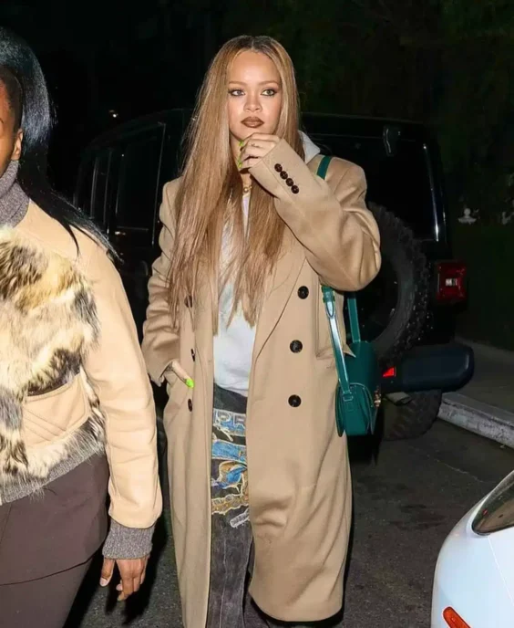 Η Rihanna έγινε ξανθιά και μας αρέσει πολύ!