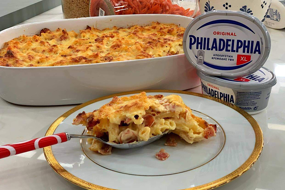Πέννες ωγκρατέν με αλλαντικά και Philadelphia