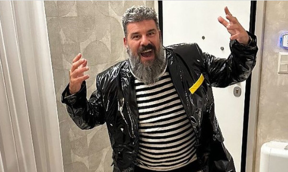 Τόλης Σκουλαριώτης: Πέθανε ο γνωστός σχεδιαστής μόδας