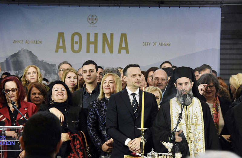 Χάρης Δούκας: Ορκίστηκε Δήμαρχος Αθηναίων με τη σύντροφό του στο πλευρό του