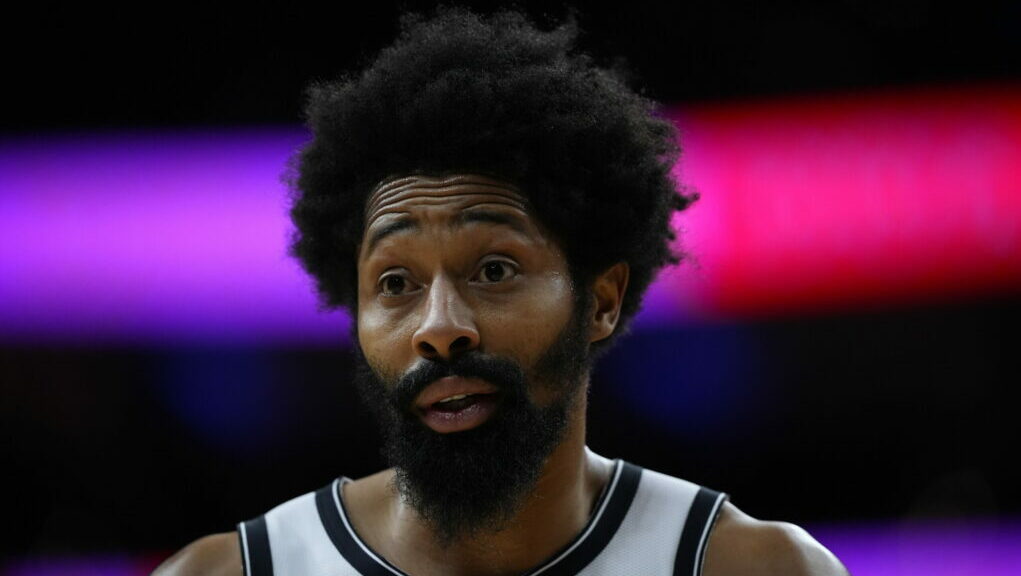 Υπέγραψε με τους Λέικερς ο Ντίνγουιντι