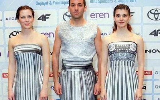 Ας μιλήσουμε για τις νέες στολές της Αφής Ολυμπιακής Φλόγας δια χειρός Μαίρης Κατράντζου