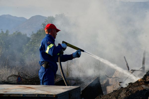 Πυροπροστασία: Αναψαν φωτιές στους ιδιοκτήτες κτιρίων τα νέα μέτρα