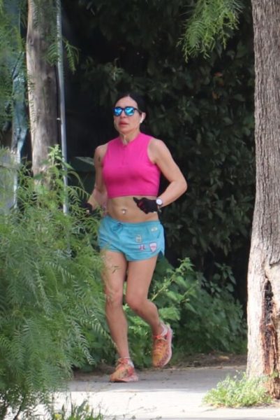 Μίνα Ορφανού: Για τρέξιμο στο κέντρο της Αθήνας με κοντό σορτσάκι και αθλητικά