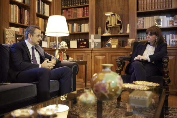 Ο διάλογος της ΠτΔ με τον Πρωθυπουργό στη συνάντησή τους στο Προεδρικό Μέγαρο