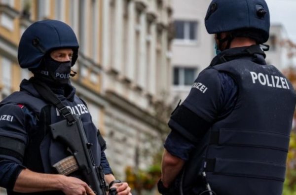 Γερμανία: Τρεις άνδρες κατηγορούνται για σύσταση ένοπλης οργάνωσης κατά των κυβερνητικών περιορισμών για την Covid