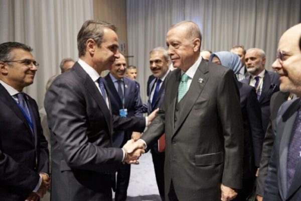 Το μεσημέρι η συνάντηση Μητσοτάκη – Ερντογάν: Οι προσδοκίες των δύο ηγετών, τα αγκάθια και η ατζέντα