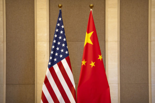 Η Κίνα προειδοποιεί πως η αύξηση των αμερικανικών δασμών «θα επηρεάσει σοβαρά» τις διμερείς σχέσεις – Τι αναφέρει ο Τραμπ