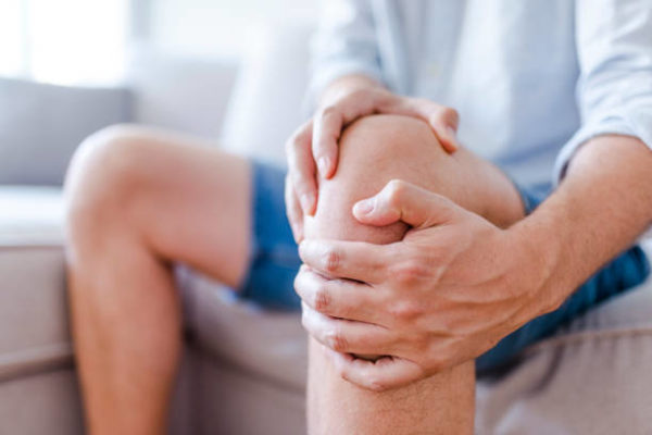 Πόνος στα γόνατα: 5 τροφές για την αντιμετώπισή του με φυσικό τρόπο