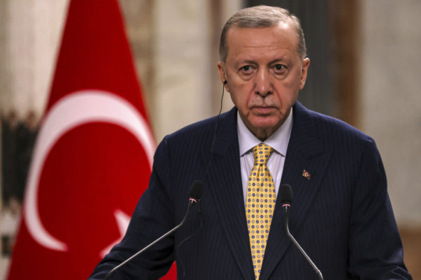 Τουρκία: «Φουντώνουν» οι φήμες για σχέδιο συνομωσίας ή πραξικοπήματος κατά της κυβέρνησης