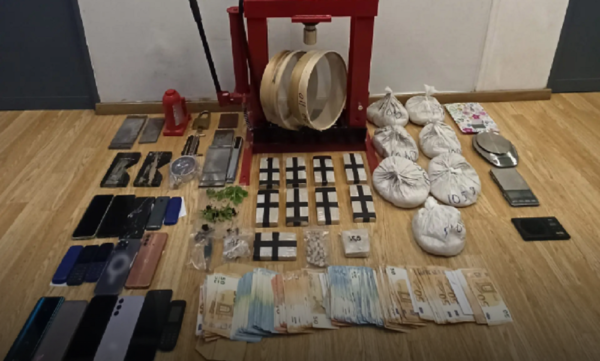 ΕΛΑΣ: Εξαρθρώθηκε εγκληματική οργάνωση που διακινούσε ηρωίνη στην Αττική (video)