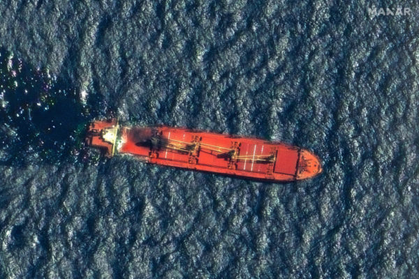 Εμπορικό πλοίο υπέστη «ελαφριά» ζημιά όταν χτυπήθηκε στην Ερυθρά Θάλασσα