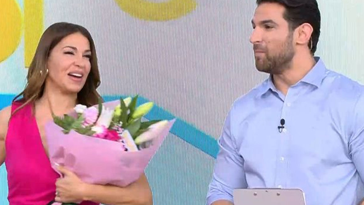Ετεοκλής Παύλου: Το φιλί on air στην Ελένη Χατζίδου: «Γιορτάζει ο κόσμος μου…»