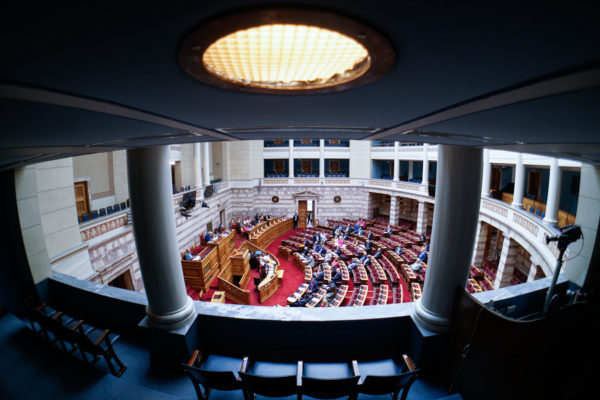 Στη Βουλή η δικογραφία για την τραγωδία στα Τέμπη – Ποιους υπουργούς αφορά