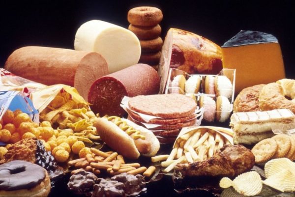 Η κατανάλωση υπερεπεξεργασμένων τροφίμων συνδέεται με γνωστική παρακμή και εγκεφαλικό