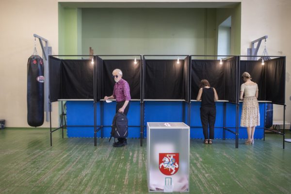Λιθουανία: Επανεκλογή του προέδρου Ναουσέντα στον δεύτερο γύρο των προεδρικών εκλογών