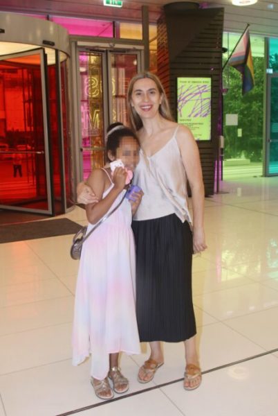 Βίκυ Βολιώτη: Σπάνια κοινή εμφάνιση με την κόρη της Άννα στη Στέγη Ιδρύματος Ωνάση