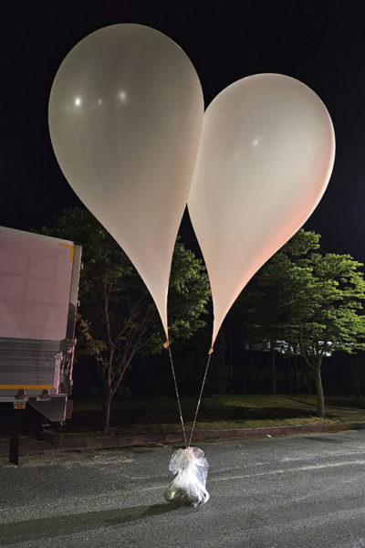 Η Νότια Κορέα κατηγορεί τον Βορρά για προκλητική ενέργεια: Στέλνει μπαλόνια γεμάτα… σκουπίδια!