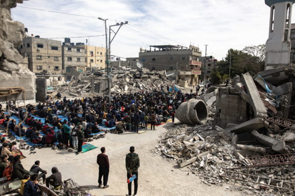 Βομβαρδισμός καταυλισμού εκτοπισμένων στη Ράφα: Ο Μακρόν απηύθυνε συλλυπητήρια στον Παλαιστίνιο πρόεδρο Αμπάς