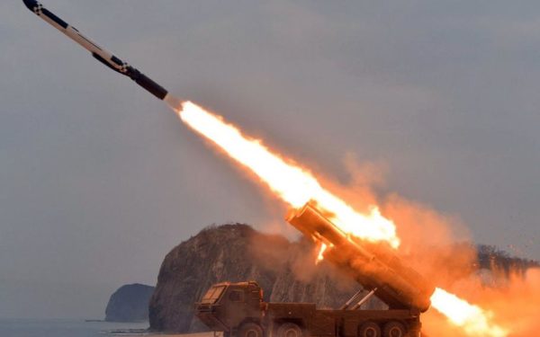 Εκτόξευση 10 βαλλιστικών πυραύλων από τη Β. Κορέα
