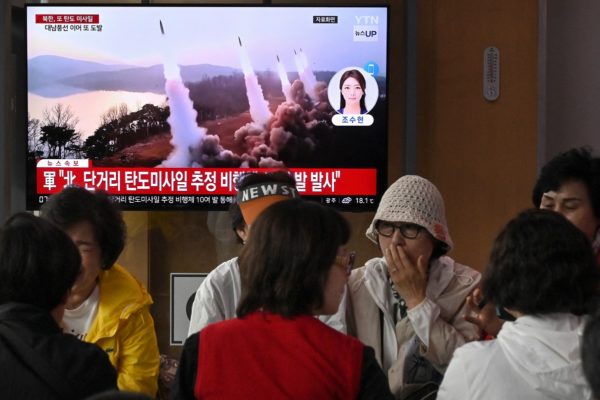 Εκτόξευση 12 βαλλιστικών πυραύλων από τη Β.Κορέα αναφέρουν οι νοτιοκορεατικές Αρχές