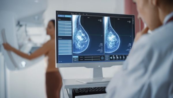 Καρκίνος του μαστού: Αυξάνονται τα ποσοστά σε νεότερες γυναίκες