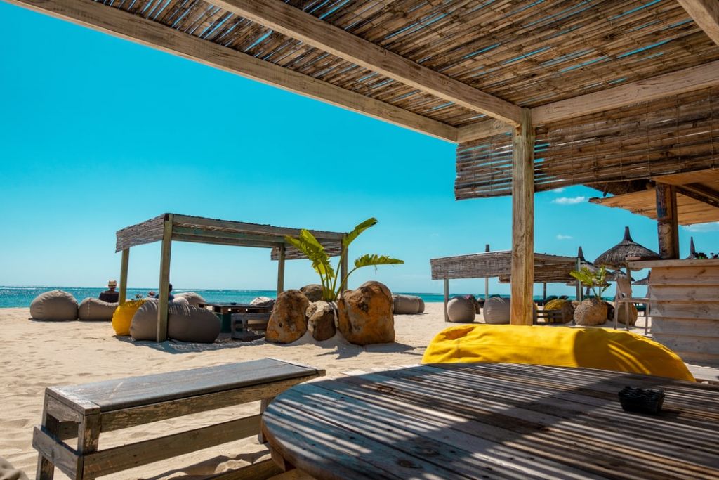 ΑΑΔΕ: Λουκέτο σε beach bar στην Κυπαρισσία