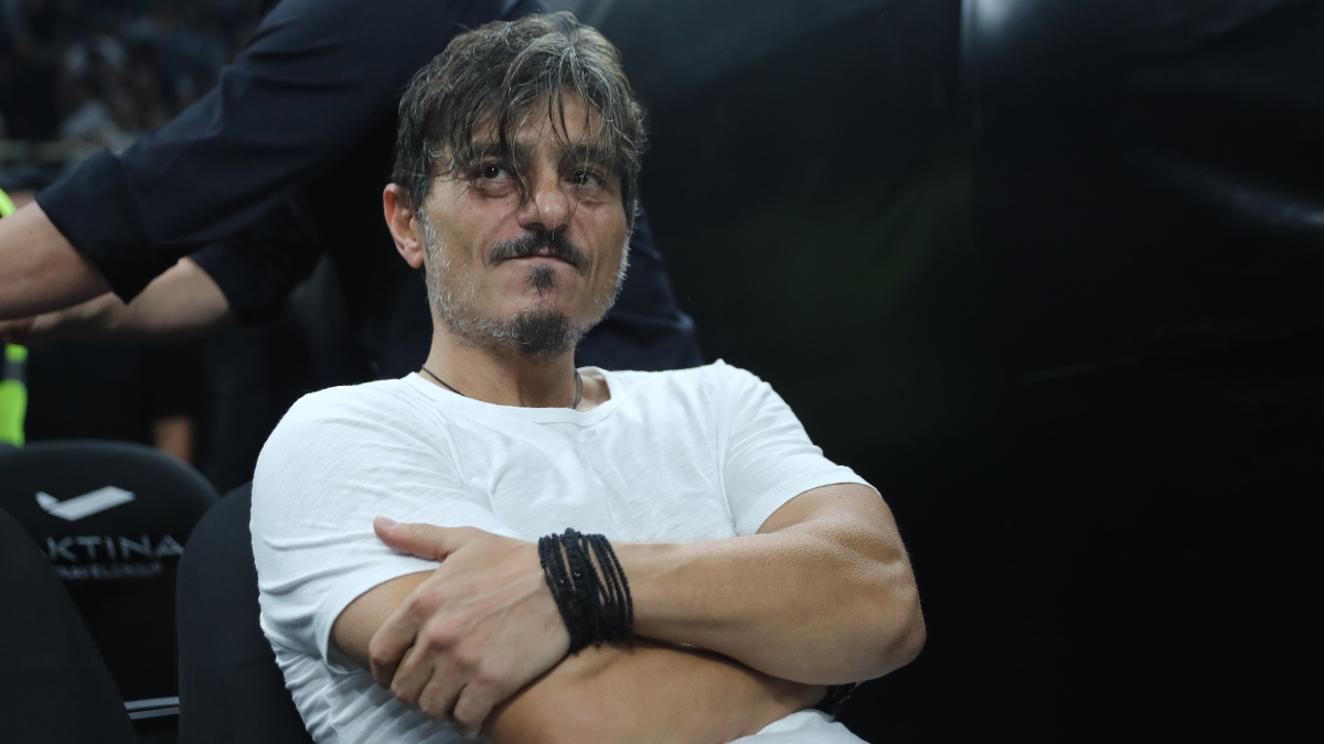 ΚΑΕ Ολυμπιακός: «Νέα χυδαία επίθεση του Δημήτρη Γιαννακόπουλου, τέτοια φαινόμενα δεν έχουν θέση στον αθλητισμό και θα εκλείψουν» (video)
