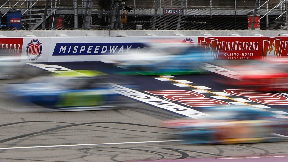 Εντυπωσιακές εικόνες από το NASCAR (video)