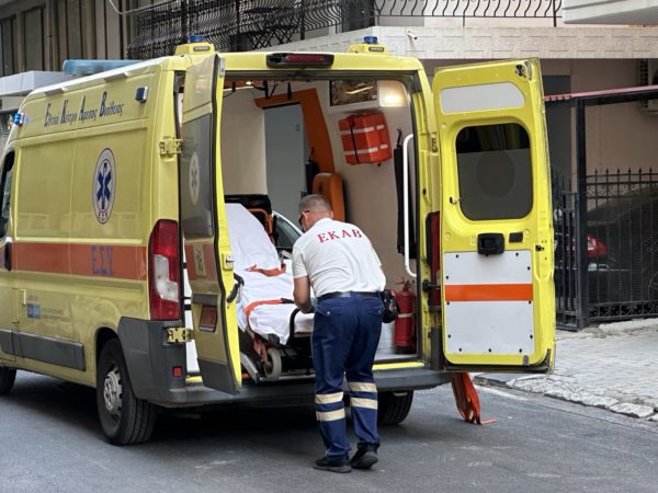 Λάρισα: Φορτηγό παρέσυρε και τραυμάτισε σοβαρά άνδρα στον Αμπελώνα