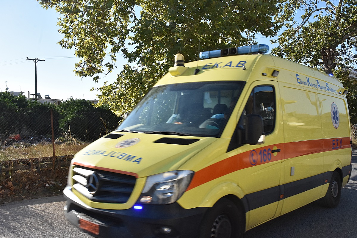 Ελευσίνα: Νεκρή 25χρονη ύστερα από παράσυρση από φορτηγό