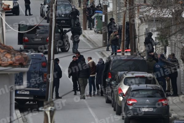 Διπλό φονικό στους Γόννους Λάρισας: Ο δράστης πυροβόλησε κατά αστυνομικού με καλάσνικοφ και μετά αυτοκτόνησε (φωτο)