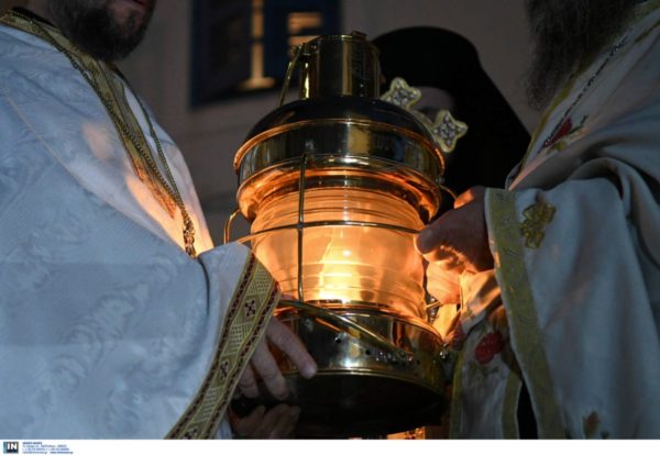 Με προγραμματισμένες αλλά και έκτακτες πτήσεις της Aegean και της Olympic Air θα ταξιδέψει σε ολόκληρη την Ελλάδα το Άγιο Φως