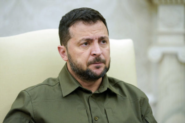 Ο Ουκρανός πρόεδρος Β. Ζελένσκι προτείνει στη Μόσχα να σταματήσουν οι αεροπορικές επιθέσεις για 30 ημέρες