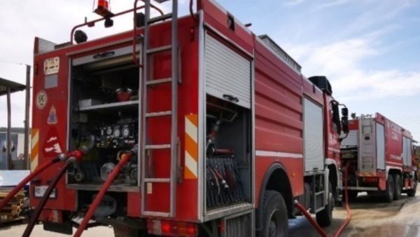 Φωτιά σε υπαίθριο χώρο στον Βοτανικό – ‘Hχησε το 112 καλώντας τους πολίτες να παραμείνουν σε εσωτερικούς χώρους λόγω του καπνού