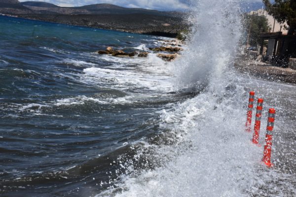 Καιρός: Θυελλώδεις βοριάδες έως 9 μποφόρ στο Αιγαίο – Έρχεται πτώση της θερμοκρασίας